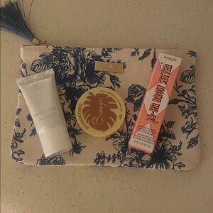 Cosmetic bag w/3 pcs makeup products